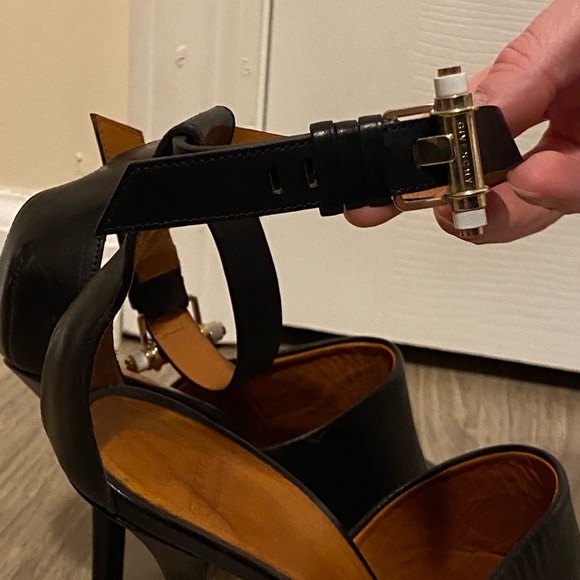 Givenchy open toe heels 4” size 38 - Picture 8 of 8